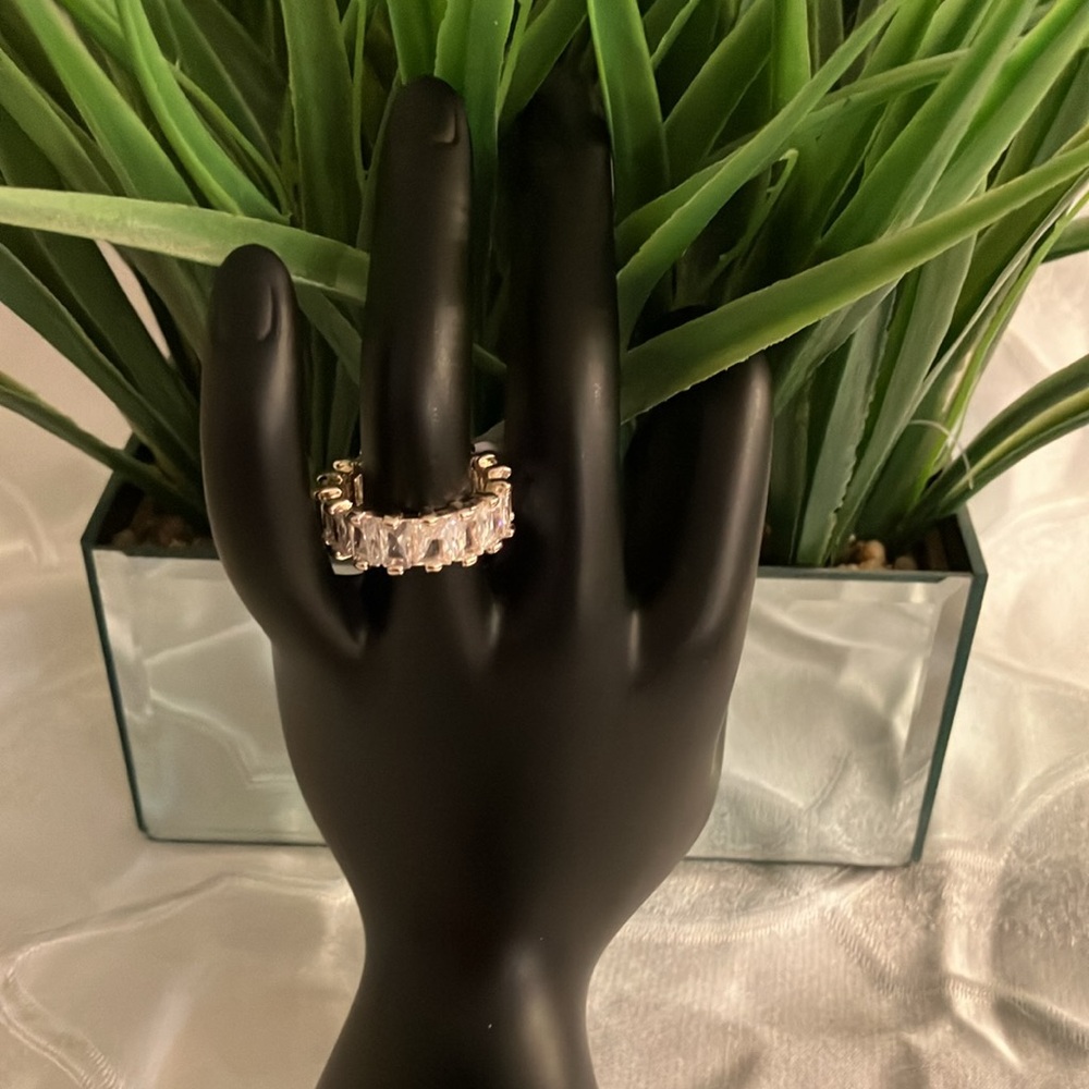 SALE 🛍️Silver plated Band Ring with emerald cut cz eternity ring. Vaca ring 💍
